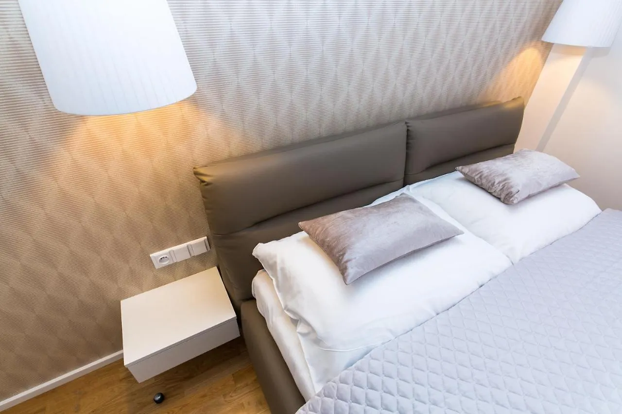 Top Location Old Town Brand New 2Bd Apartment Praha 0*,  Česká republika
